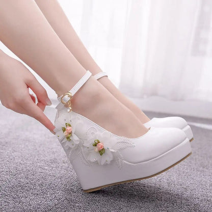 Aichashi Crystal Queen White Wedges Wedding Pumps Sweet White Flower Lace Pearl Platform Pump Shoes Classic Bride Dress High Heeled Lady