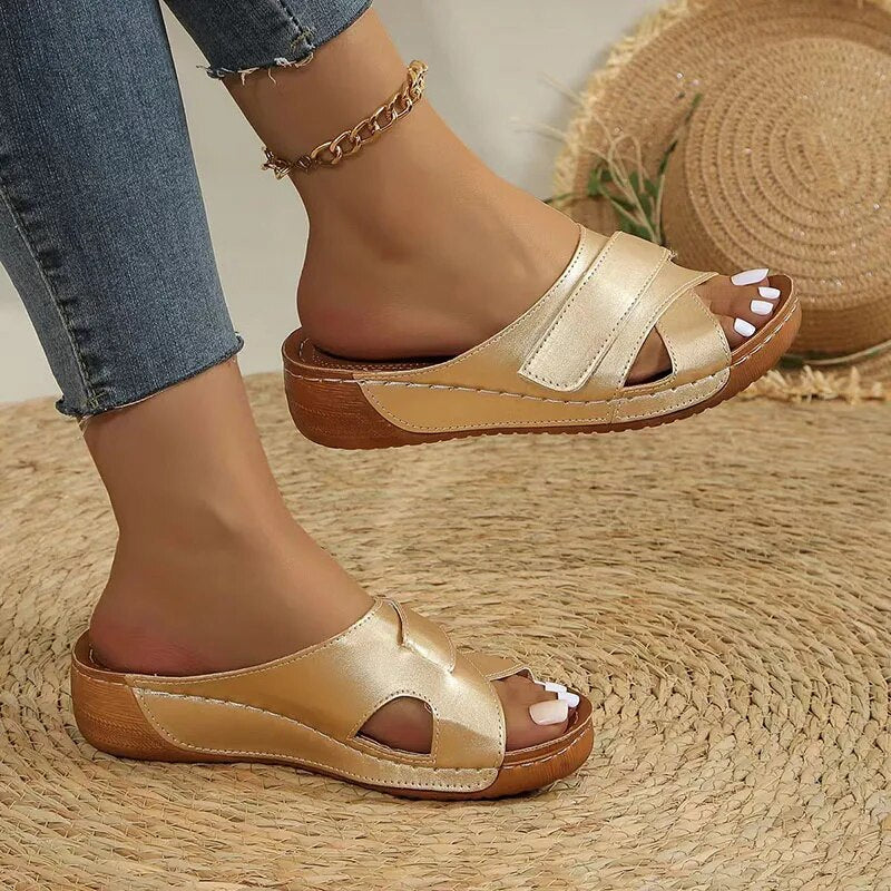 Aichashi Fashion Silver Gold Platform Slippers Women Summer Hook Loop Wedges Rome Shoes Woman Med Heel Non-Slip Beach Shoes Sandals 2024