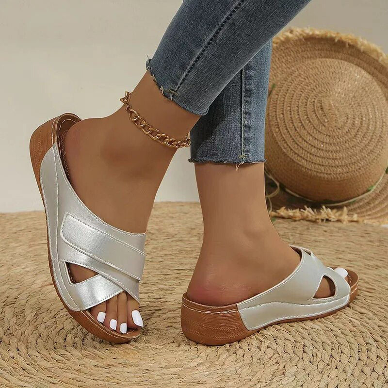 Aichashi Fashion Silver Gold Platform Slippers Women Summer Hook Loop Wedges Rome Shoes Woman Med Heel Non-Slip Beach Shoes Sandals 2024