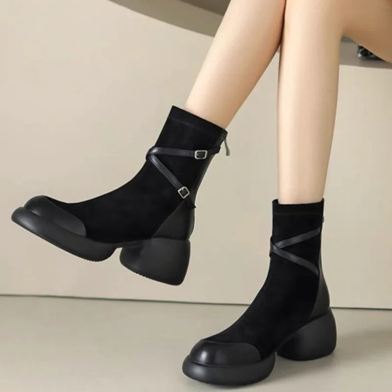 aichashi  -  Autumn New Sweet Style Fashionable Thick Bottom Comfortable Small Man Thick Heel Not Tired Feet Thin Short Boots