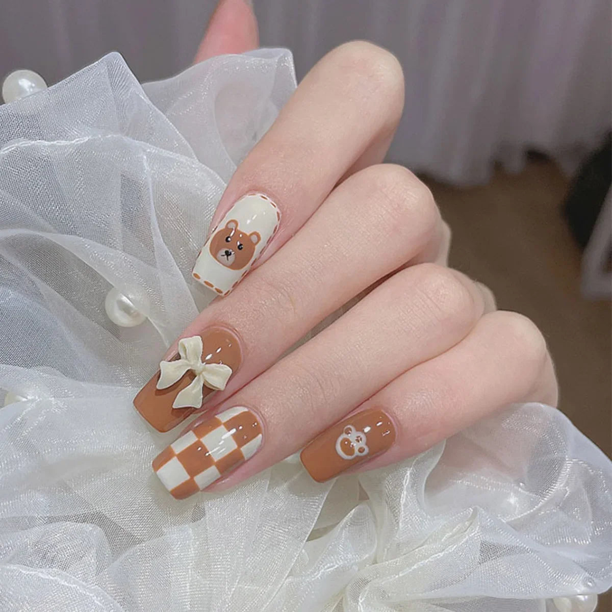 24Pcs Fashion Fake Nails Press on Nail Cute Bear Milk Tea Color Chessboard Grid Pattern Artificial nail Tips with Jelly glue