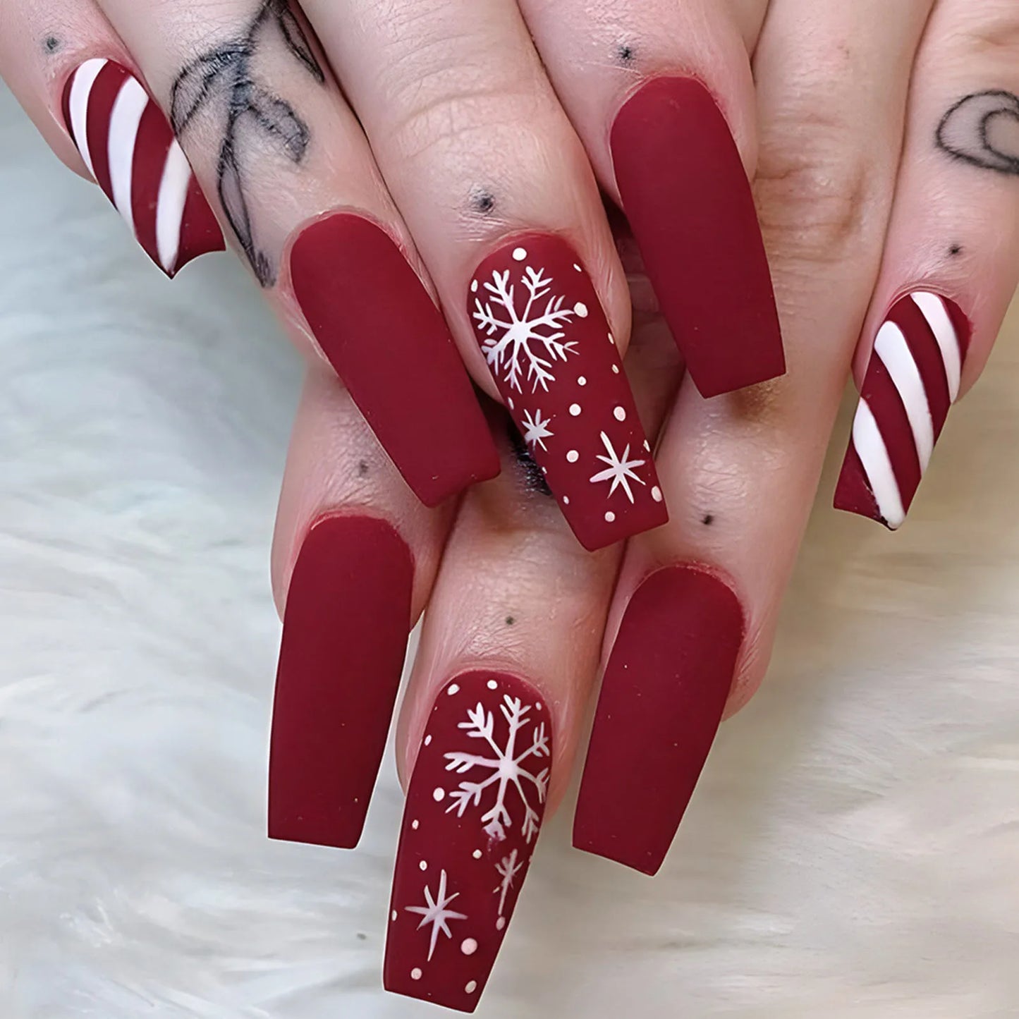 24pcs Christmas False Nails Red/Green Color Press on Nail Christmas Manicure Gifts for Girls Xmas Christmas False Nails