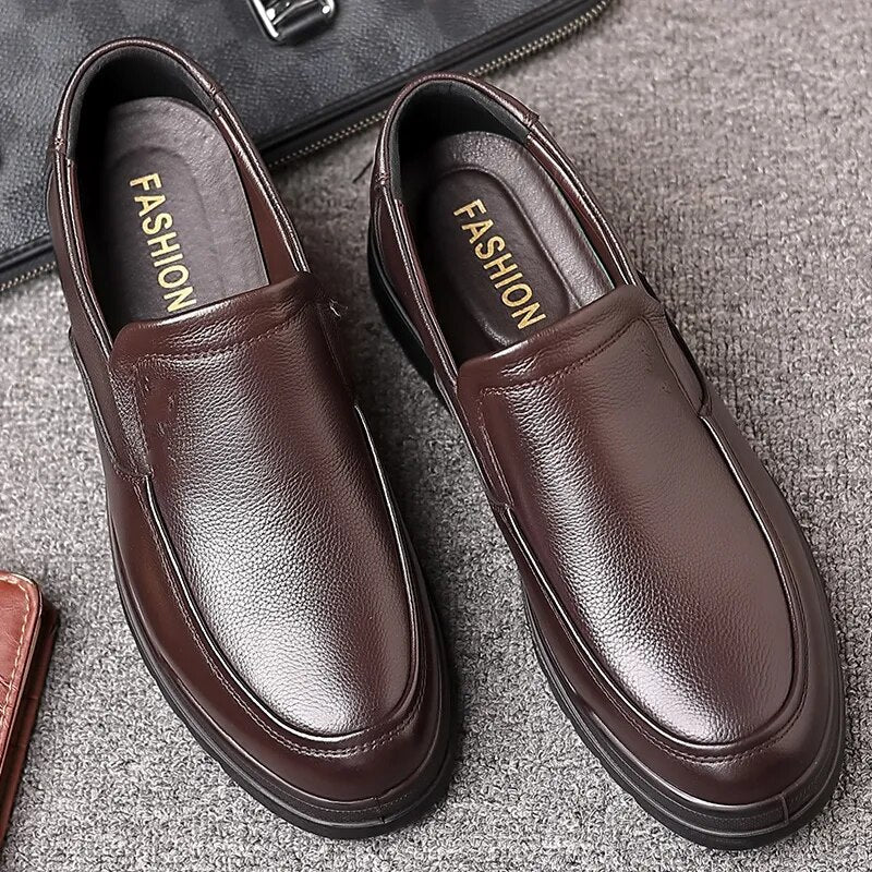 Aichashi Handmade Genuine Leather Shoes for men Casual Soft Rubber Loafers Business dress Shoes Casual Plus Velvet Spring Autumn Luxury